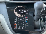 オートエアコン!おおきなアイコンでタッチしやすいパネルです。空調管理はクルマ任せで、運転を楽しみましょ♪