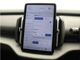 【パイロットアシスト】前方車を自動追従するアダプティブクルーズのほか、ステアリング操舵も行う進化型クルーズ『パイロットアシスト』を搭載。車体を車線内へと適正に維持しつつ先行車を忠実に追従します。