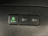 ★ECONスイッチ★ エコドライブを加速しよう!スイッチをONにすると、運転の仕方によるロスを抑え込み燃費をよくするようクルマが頑張ります(*^ー^*)燃費向上にチャレンジ♪
