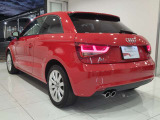鮮やかなテールランプと一目でAudiとわかる後ろ姿です!