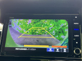 後方の様子とガイドラインを画面で確認でき、駐車時の周囲確認をサポートします。車庫入れや狭い場所での切り返しにも役立ち、目視での確認と合わせて安心して操作できます。