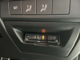 ビルトインタイプのETC車載器搭載。運転席側に装着されているのでカードの抜き差しも簡単です。