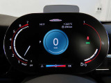 デジタルメーターは視認性が非常に良く、運転時の視線を逸らさず様々な情報の確認が行えます。