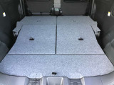 シートを倒すと大きな荷物や長い荷物などたくさん積めますよ☆