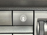 【踏み間違い防止アシスト】駐車時などの低速走行時にアクセルとブレーキを間違え、壁や車などとの衝突の恐れがある場合にブレーキを作動させ衝突回避をサポート。うっかり事故の予防に役立ちます!