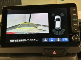 リバースギアに入れるだけで後方の表示へ切り替わります。夜間や雨の日の駐車も楽になりますよ。