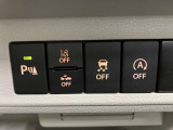 【運転席インパネスイッチ】安全装置関係のスイッチも操作しやすい位置に配置されています。
