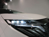 アダプティブLEDヘッドライトシステムです対向車や先行車に照射しないよう自動でハイビームの照射範囲を切り替えます 夜間走行時とても役立ちます