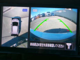 まるで上空から見下ろしているような感じで駐車が楽にできるインテリジェントアラウンドビューモニター!幅寄せが苦手な方でもサイドビューで確認することができますよ♪