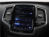 プラグインハイブリッドシステムは、各ドライブモードに応じて電気モーターとガソリンエンジンを協調制御します。