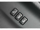 運転席シートポジションメモリー機能 : リフター、チルト、リクライニングの各ポジションを自動的に再現できます。