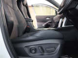 パワーシート搭載。微妙な調整が手軽にでき、ピッタリなポジションで運転することが可能です。