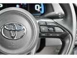 レーダークルーズコントロール(全車速追従機能付)付きです。車速に応じて追従支援してくれるので、ロングドライブも快適です。詳細は販売店スタッフまでおたずねください。