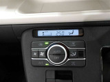 車内の温度管理に便利なオートエアコン☆