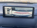 狭い場所での駐車やすれ違いなどでより的確な運転操作に役立つ360&deg;ビューモニターが装備されています。