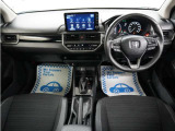 運転にかかわる様々な操作を安全に行えるように視点移動が少なく、操作性に配慮されたスイッチ類が凝縮されたコクピットです。