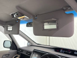 ★【あると便利な装備】後席確認ミラー付サングラスボックス+運転席・助手席サンバイザー&ミラー+マップランプが装備されています