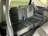 1列目から3列目まで広々大空間です。3列目シートは荷物が多い時や不要な時はアレンジして荷室として使用することが可能で便利に使えます