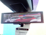 後方をカメラで映し出すスマートルームミラー♪