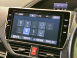 ラジオやディスク、テレビ、Bluetoothなど音源を選べる画面構成で、好みに合わせた楽しみ方ができます。項目が並び、選択しやすい表示です。