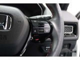Hondaセンシングの機能のひとつ、アダプティブクルーズコントロール付!アクセルから足を離しても設定したスピードと前車との車間を保ち走行してくれます!車線維持もアシスト☆高速道路で疲労軽減ですね☆