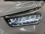【LEDヘッドランプ】悪天候や夜間走行も良好な視界を確保してくれるので安心して運転できます♪