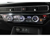 運転席と助手席の温度設定の変更が可能な左右独立タイプのデュアルエアコンです♪♪♪暑がりな人・寒がりな人も誰もが車内を快適にお過ごしいただけます♪♪♪