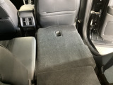 リアシートは簡単に倒すことができるので、ラゲッジルームも広がります。