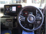 『1台』のお車に対して、3名体制で日々議論を重ね仕入れを行っております。