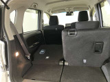 シートを倒せば荷室が広がり、用途に応じた使い方が可能です。