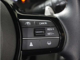 ◆アダプティブクルーズコントロール◆予め設定した車速内でクルマが自動的に加減速。前走車との適切な車間距離を維持しながら追従走行します。【LKAS】車線維持支援システムでステアリング操作を支援。