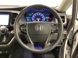 ハンドルにHondaセンシング系のクルーズコントロールやレーンキープアシストなどのスイッチと、オーディオの操作スイッチが装備されています。ハンドルから手を離さず安全に操作できます。