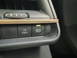 オートマチックハイビームとは、先行車や対向車のライトを認識し、ハイビームとロービームを自動で切り替える機能です。夜道の視界を確保します。詳細は販売店スタッフまでおたずねください。