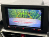 【バックカメラ】駐車時に後方がリアルタイム映像で確認できます。大型商業施設や立体駐車場での駐車時や、夜間のバック時に大活躍!運転スキルに関わらず、今や必須となった装備のひとつです!