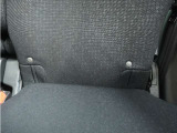 ◆ISOFIX◆シートベルトいらずでチャイルドシートと固定金具を連結するだけでガッチリ固定できます。