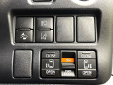 【両側パワースライドドア】スマートキーや運転席のスイッチで後席両側スライドドアの開閉が可能♪電動だから力を入れてドアを開ける必要が無く、小さなお子様でも簡単に開け閉めでき快適です♪
