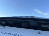 ●バックカメラ『駐車や後方の視界をサポートするための重要な機能です。多くのモデルに標準装備またはオプションとして搭載、リアバンパーに取り付けられたカメラが後方の映像を車内のディスプレイに表示します』