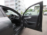 ドアを開けると上質で上品な室内空間が広がり細部までこだわったAudiデザイン性と、物づくりのこだわりを感じて頂けます。詳しくは0078-6002-900146中古車スタッフまで