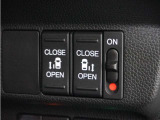 ◆両側電動スライドドア◆狭い駐車場でも乗り降りが楽々♪お子様が隣の車にドアを当ててしまう心配もございません!小さなお子様連れの方もこれで安心。