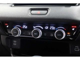 運転席と助手席の温度設定の変更が可能な左右独立タイプのデュアルエアコンです♪♪♪暑がりな人・寒がりな人も誰もが車内を快適にお過ごしいただけます♪♪♪