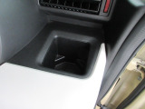 運転席右側のドリンクホルダーです。