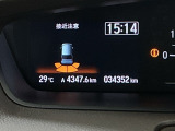 パーキングセンサーシステムは走行中に障害物が迫ると音と表示でお知らせ、低速走行時時の安心感を高めます