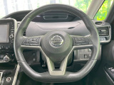 インテリアに合わせたデザインのステアリングは、運転される方のことも考え、運転しやすい形状、大きさです。是非一度、実際に触ってお確かめください。
