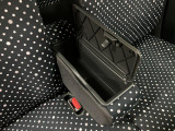 小物入れにもなるアームレストです♪