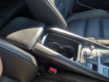 運転席にもドリンクホルダーがついております。