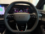 スイッチひとつひとつの隙間を1ミリ以下に抑え、まるで彫刻のような存在感と徹底的な微調整により柔らかな押し心地を実現する「ゼロタッチ」など世界でも高い支持を得るアウディのインテリアをぜひご堪能ください