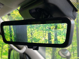 【デジタルインナーミラー】後席の大きな荷物や同乗者で後方が確認しづらい時でも安心!カメラが撮影した車両後方の映像をルームミラー内に表示。クリアな視界で状況の確認が可能です!