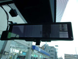 スマートルームミラーは後部座席に人や大きな荷物を載せても後ろの視界は確保されるので安心安全です♪