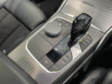 BMWの高性能オートマチックは、ATセレクトレバーを左側に倒すことで、通常の「D」から「S」(スポーツ)または「M」(マニュアル)へと切り替えが可能です。