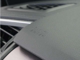 ◆助手席エアバッグ◆SRSエアバッグは、シートベルトだけでは防ぎきれない衝突時の衝撃から乗員を守るための安全装置。衝突時に瞬時に膨らみ、頭部や胸部がダッシュボードに直接衝突するのを防ぎます。